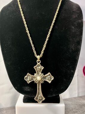 Vintage 1975 Sarah Coventry Limited Edition Cross Pendant Necklace - Faux Pearl